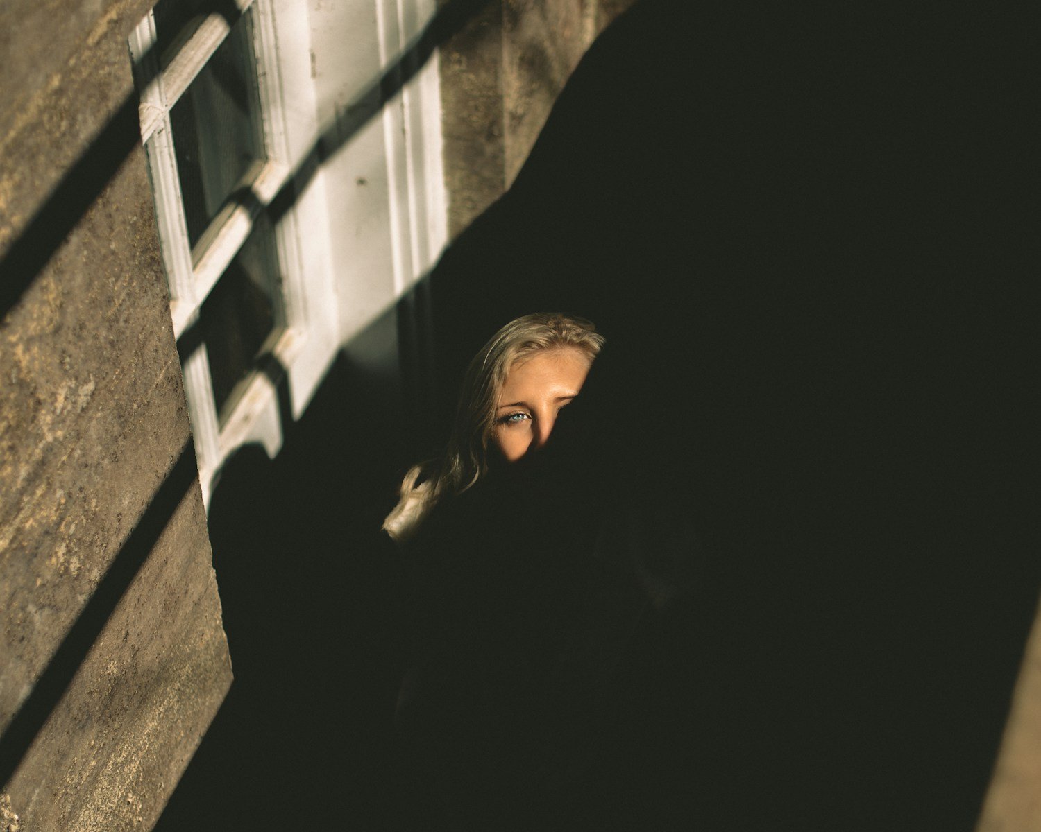 Photo by Steven Aguilar Descubre casos reales de investigación privada en Sevilla: infidelidades, fraudes laborales, localizaciones y acoso escolar. Pruebas legales y máxima discreción.