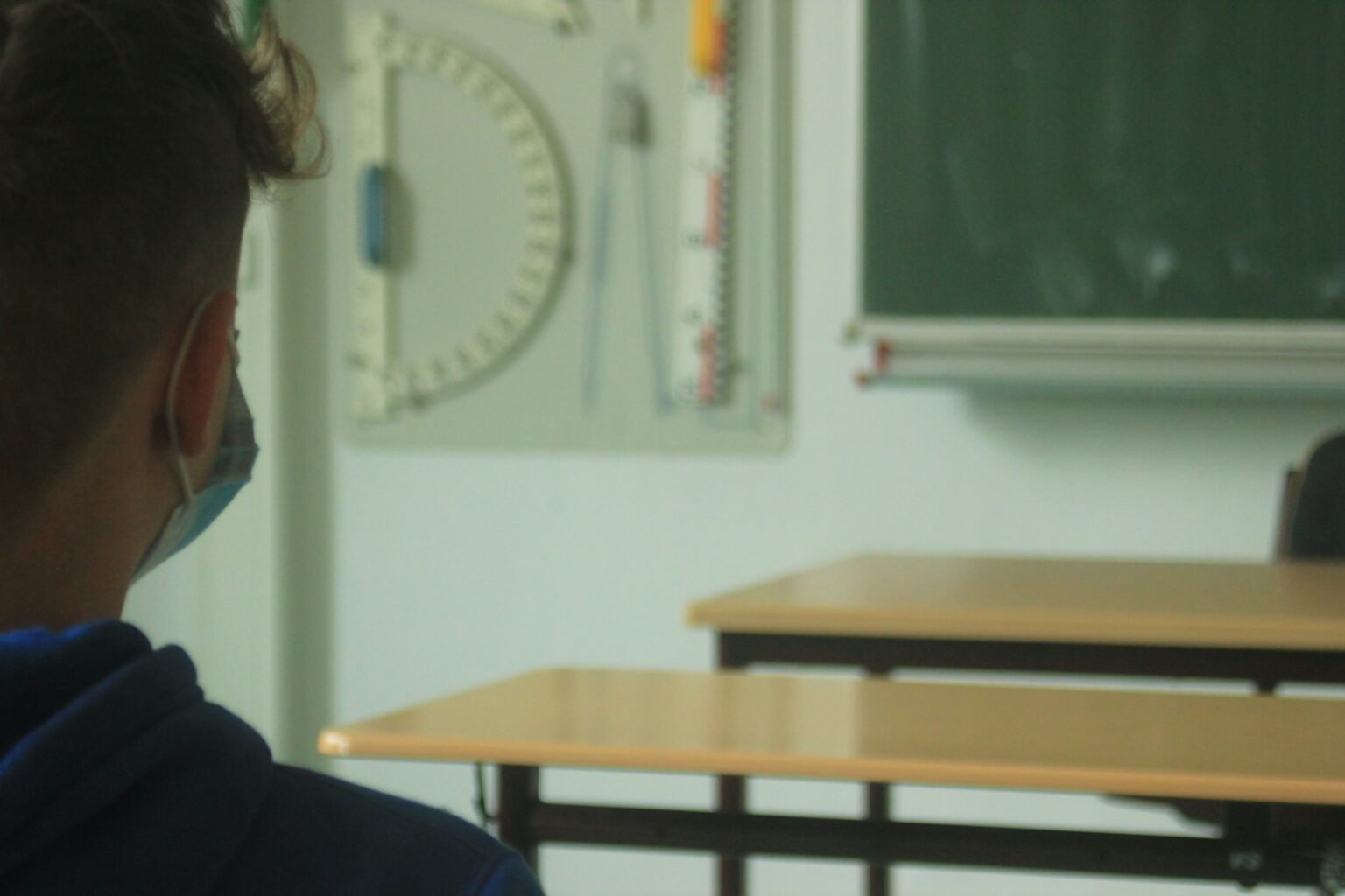 Detectives privados en Huelva especializados en acoso escolar. Pruebas legales, vigilancia discreta y apoyo a familias y centros educativos.